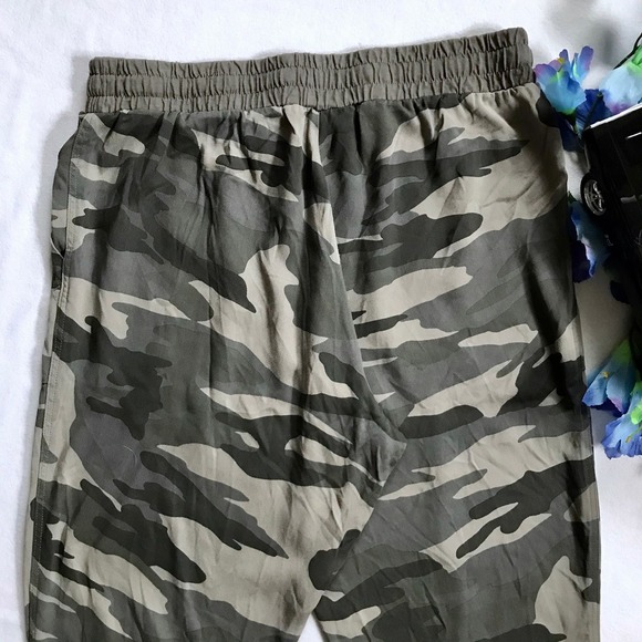 Splendid NWOT Gray Camo Lightweight Jogger Women L - Picture 6 of 12